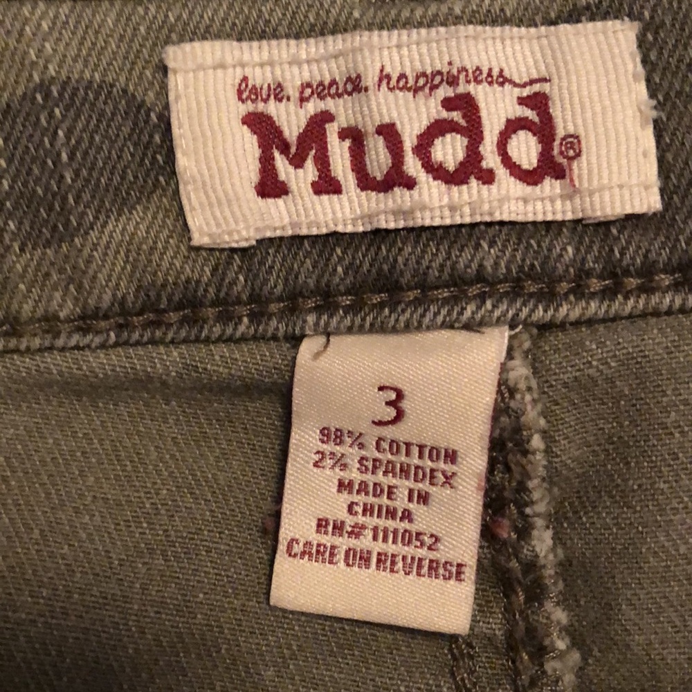 Mudd stretchy faded camouflage 2” shorts, button-fly, size 3 - Picture 2 of 6